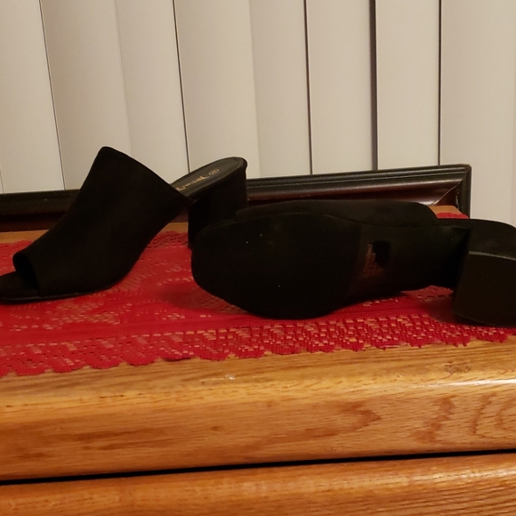 NWT, Size 10, slide heel - Picture 3 of 4